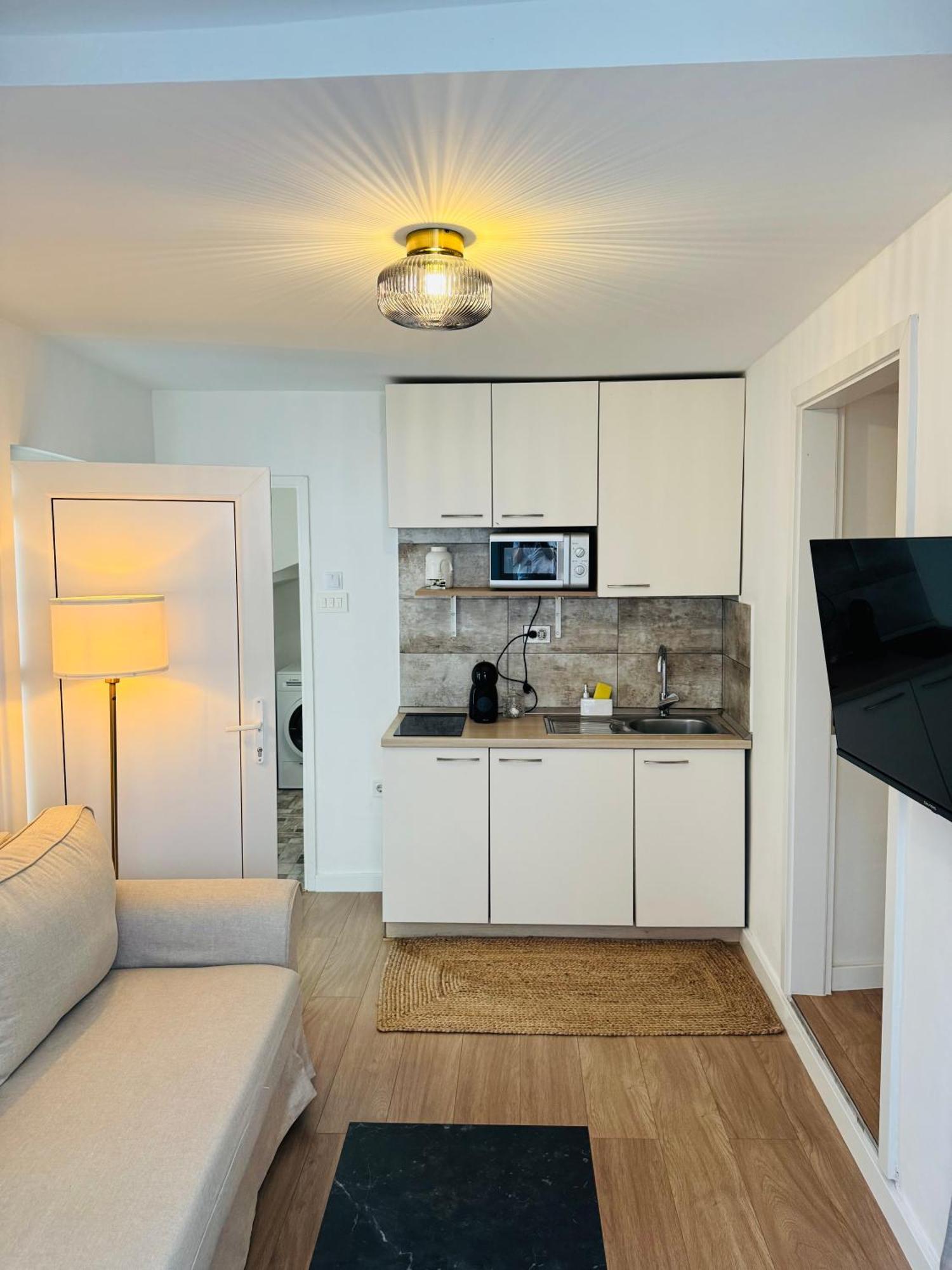 Apartment Stari Dvor Каштела Экстерьер фото