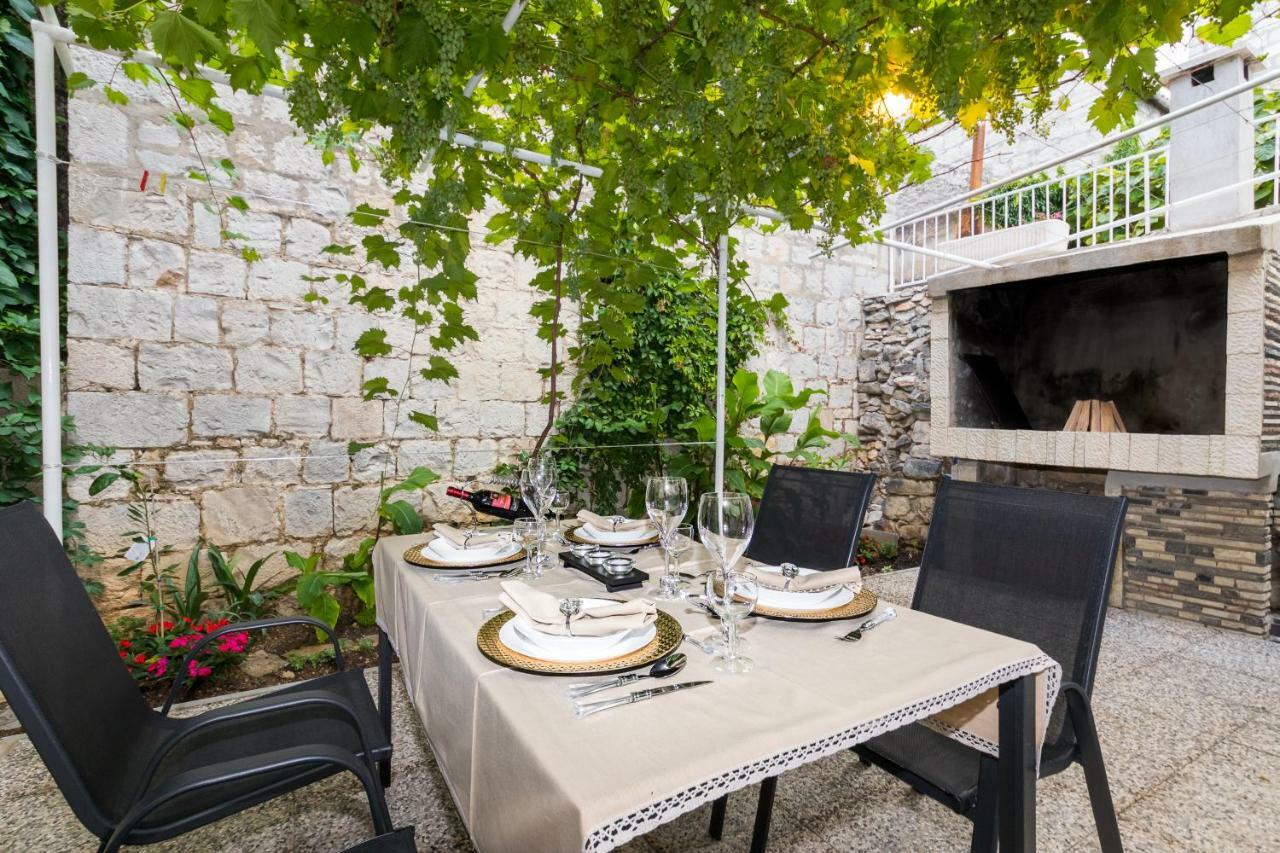 Apartment Stari Dvor Каштела Экстерьер фото