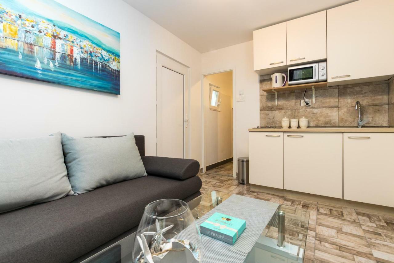 Apartment Stari Dvor Каштела Экстерьер фото
