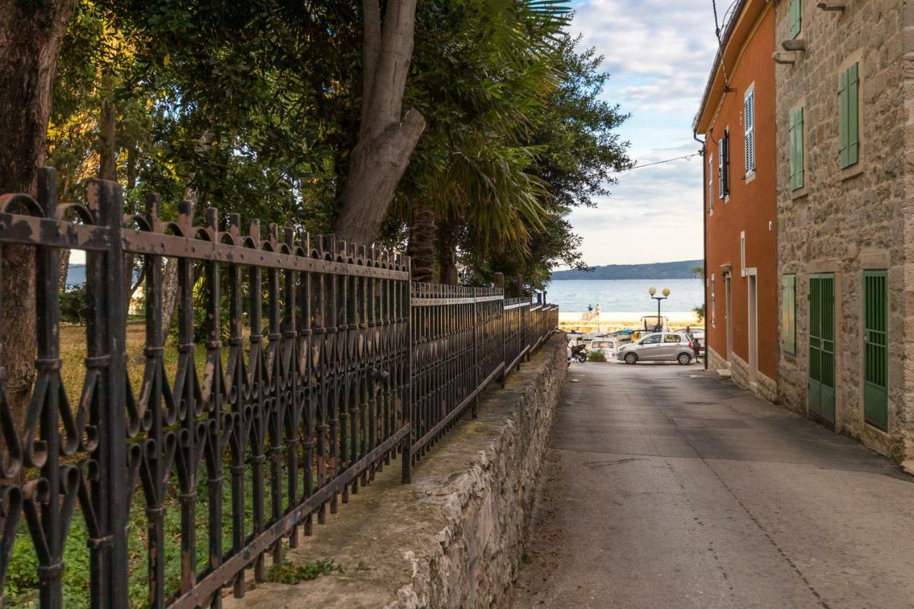 Apartment Stari Dvor Каштела Экстерьер фото